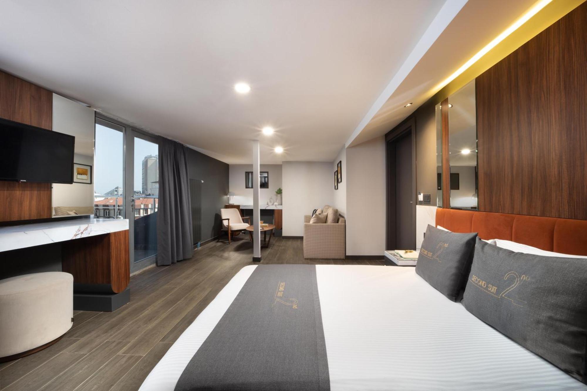 Second Suit Hotel — Photos 1